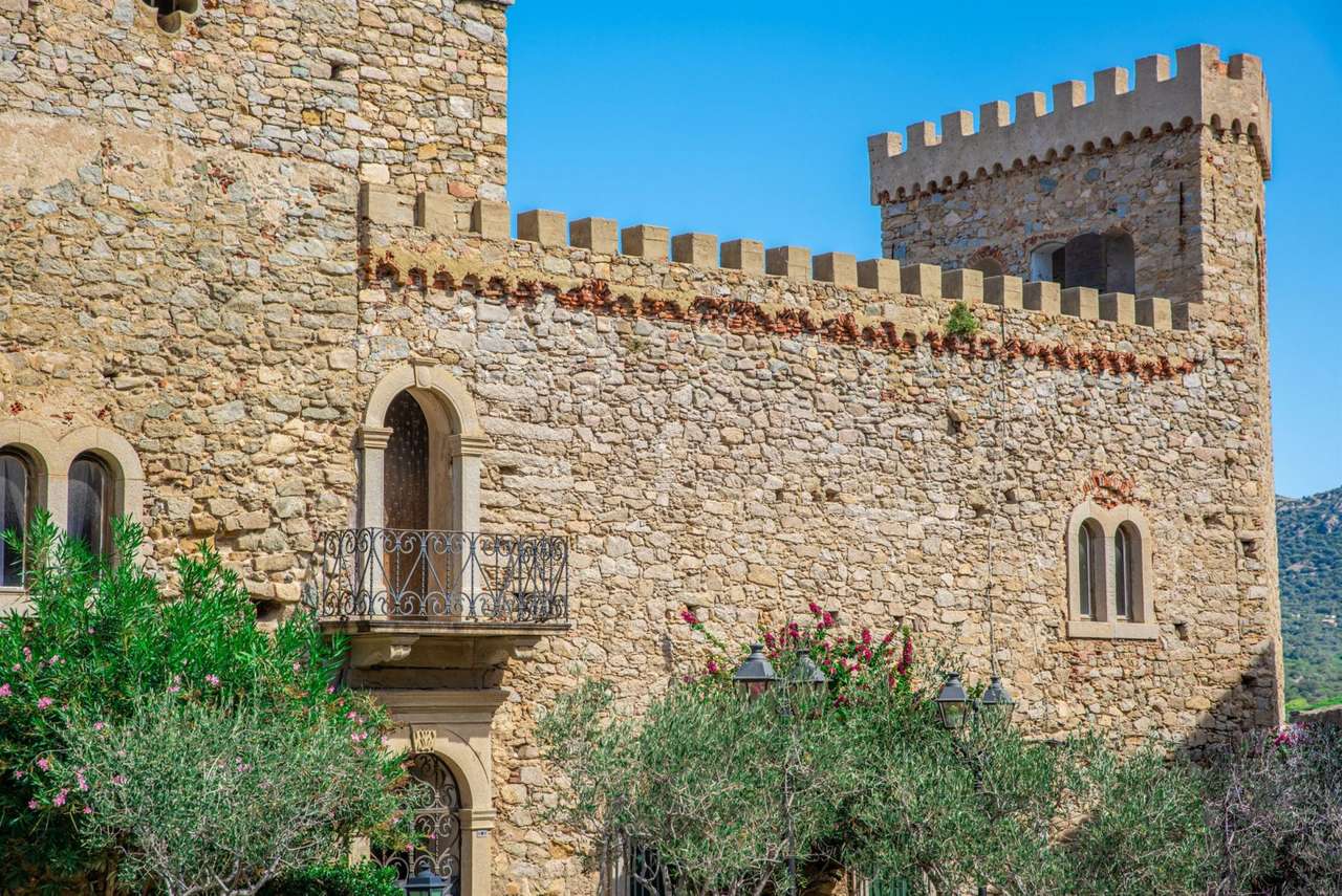 Château de l'Ile Rousse en Corse puzzle en ligne