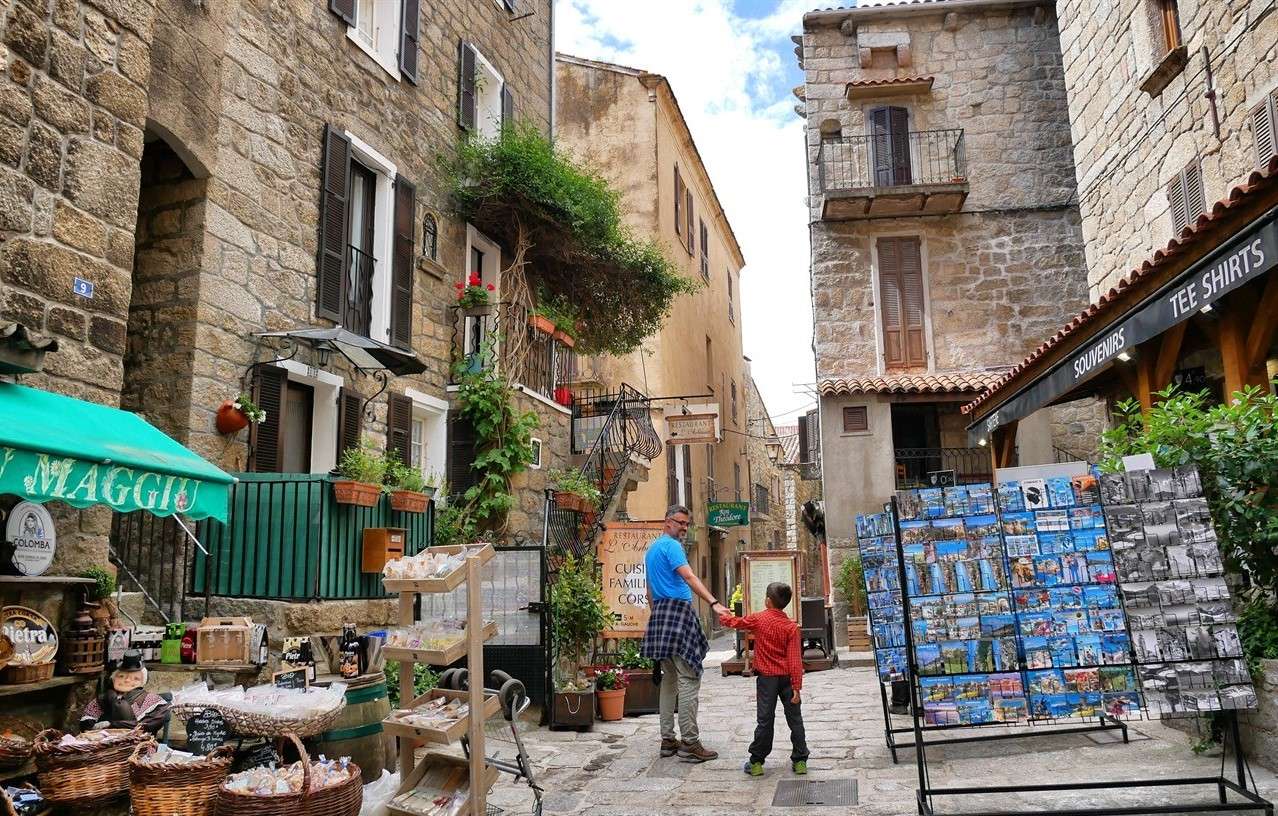 Orașul Sartene din Corsica puzzle online