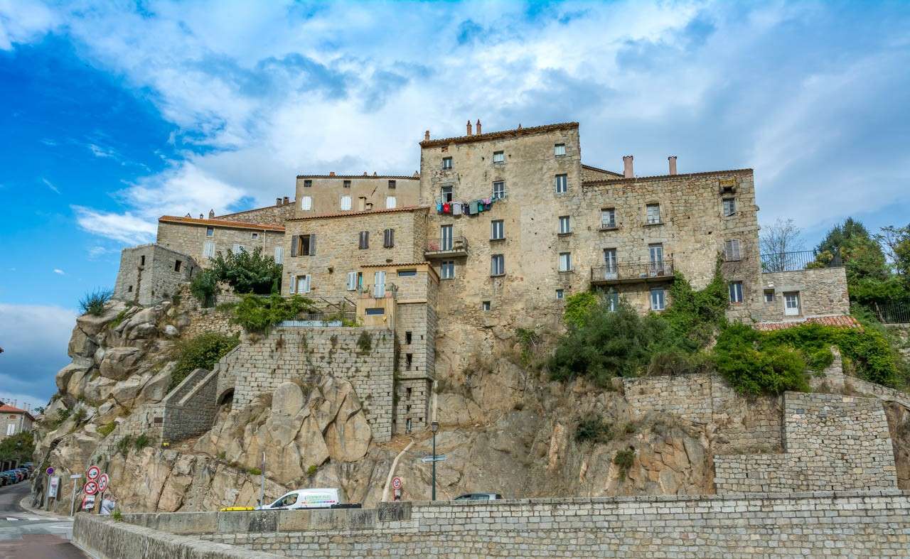 Sartene stad på Korsika pussel på nätet