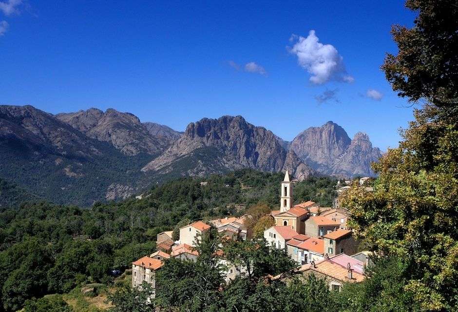 Zonza-stad op Corsica online puzzel