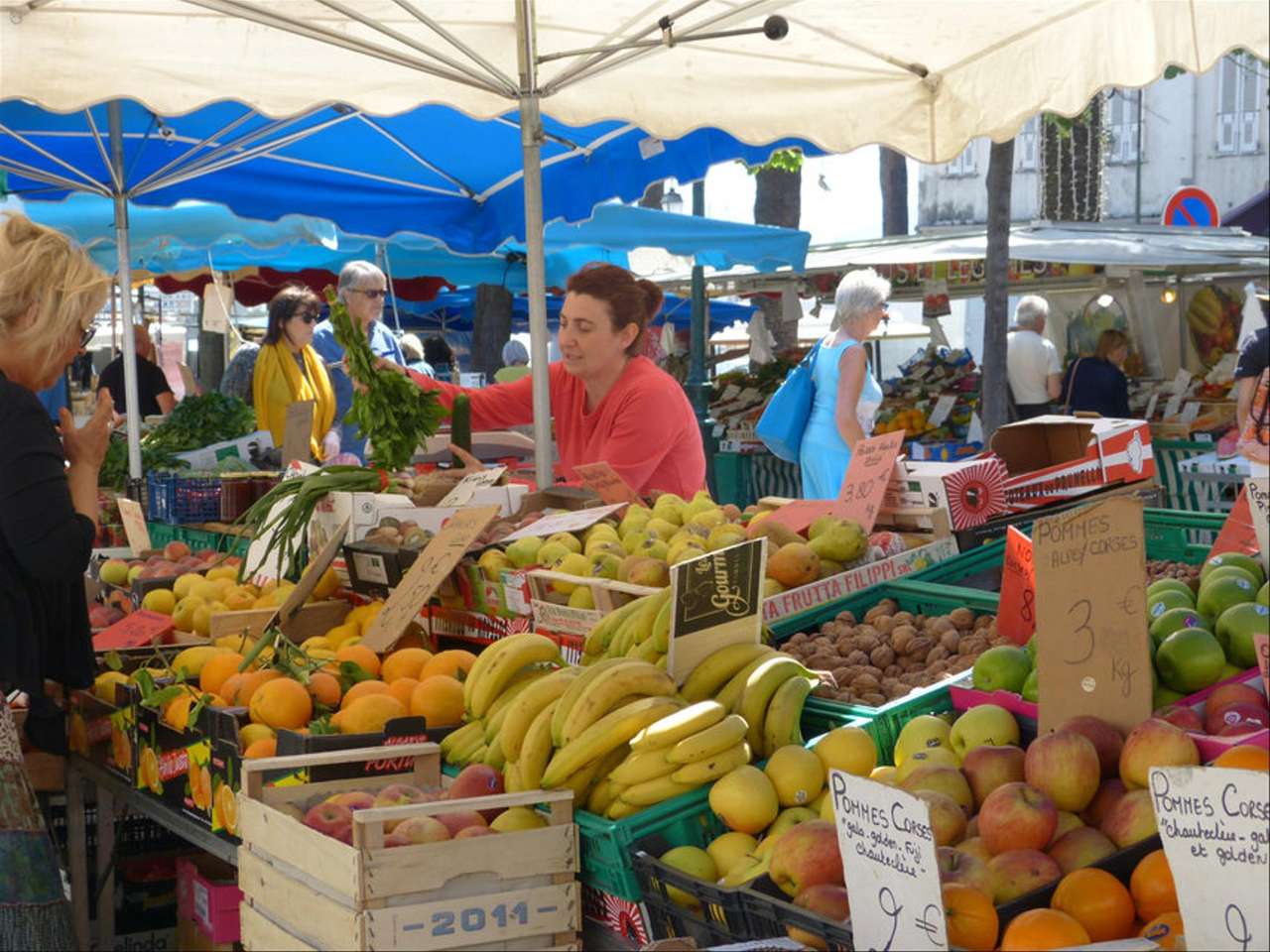 Marktkramen op Corsica legpuzzel online