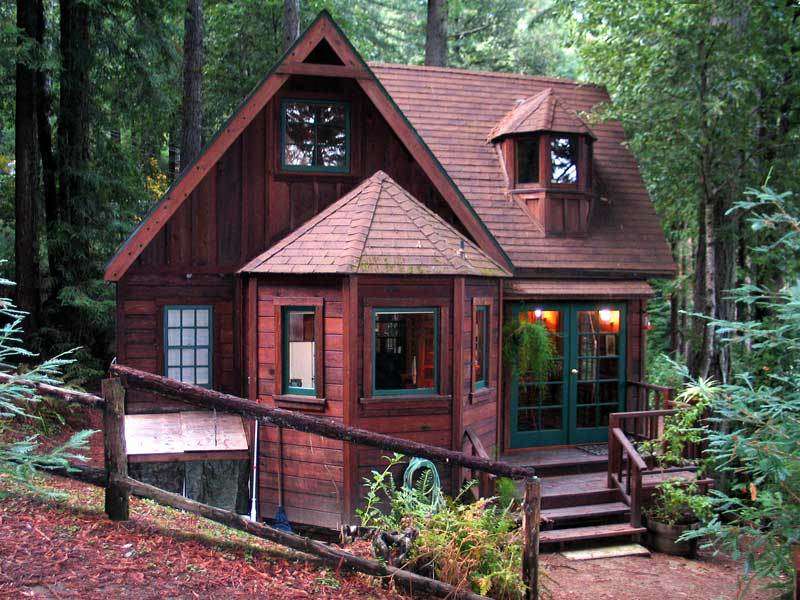 Dřevěný dům v lese skládačky online