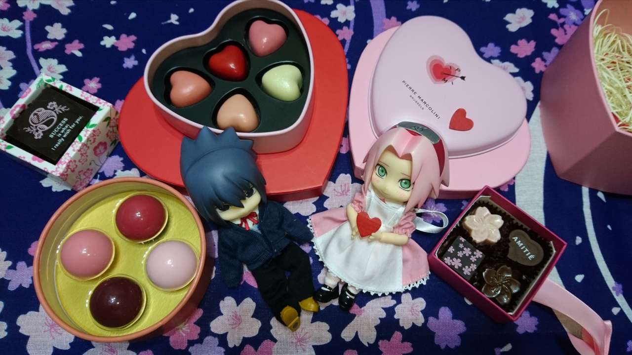 Sasuke och Sakura i kärlek pussel på nätet