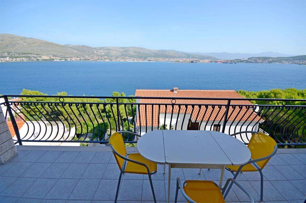 sea ​​view from the terrace jigsaw puzzle online