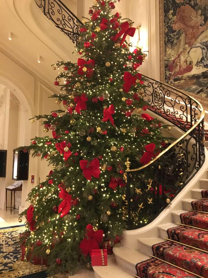 Vánoční strom v hotelu Ritz v Paříži online puzzle