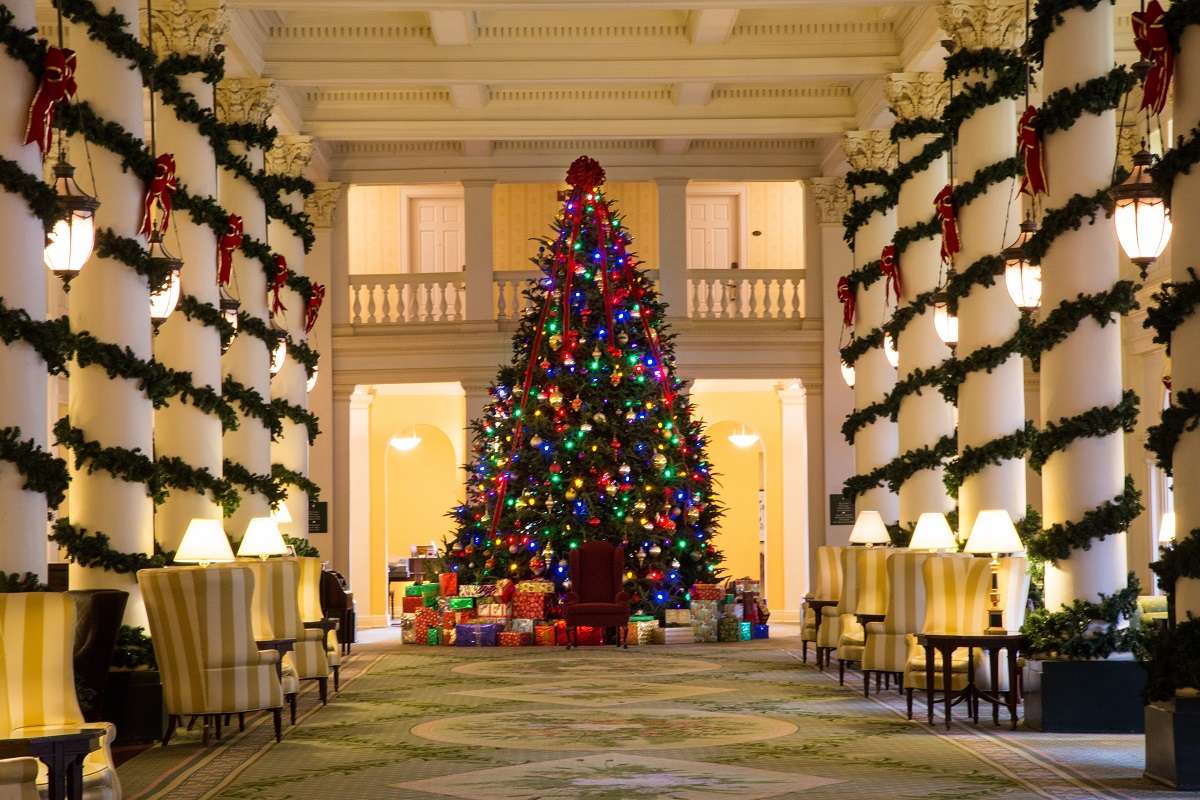 Árbol de navidad en el hotel rompecabezas en línea