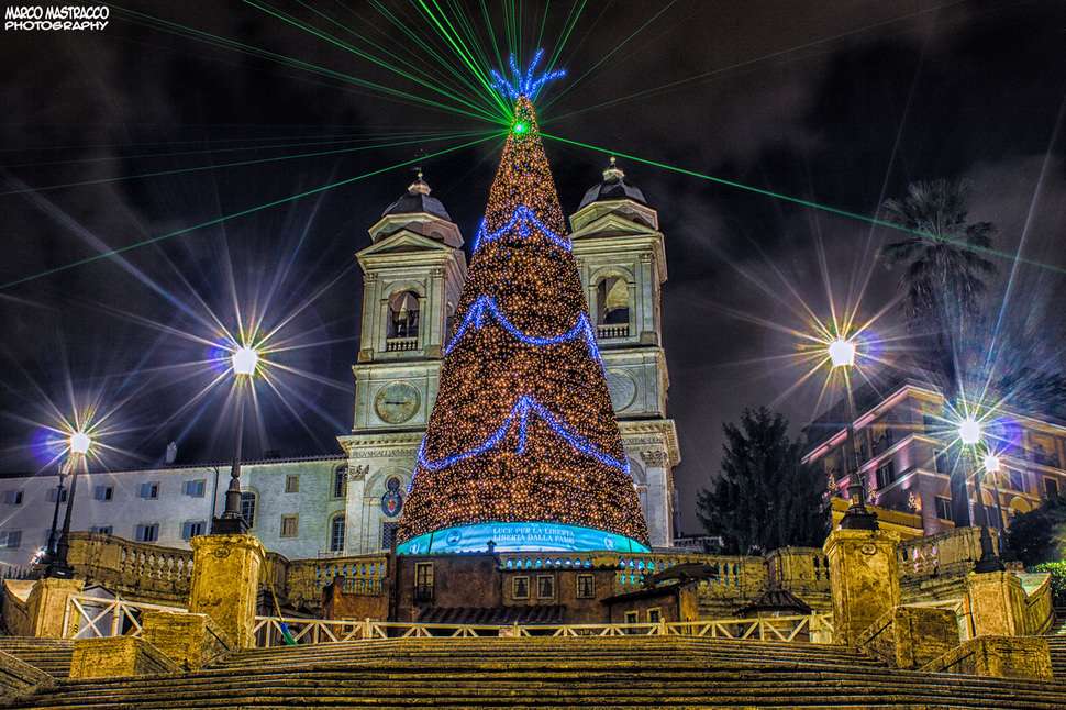 Vánoční strom v Římě online puzzle