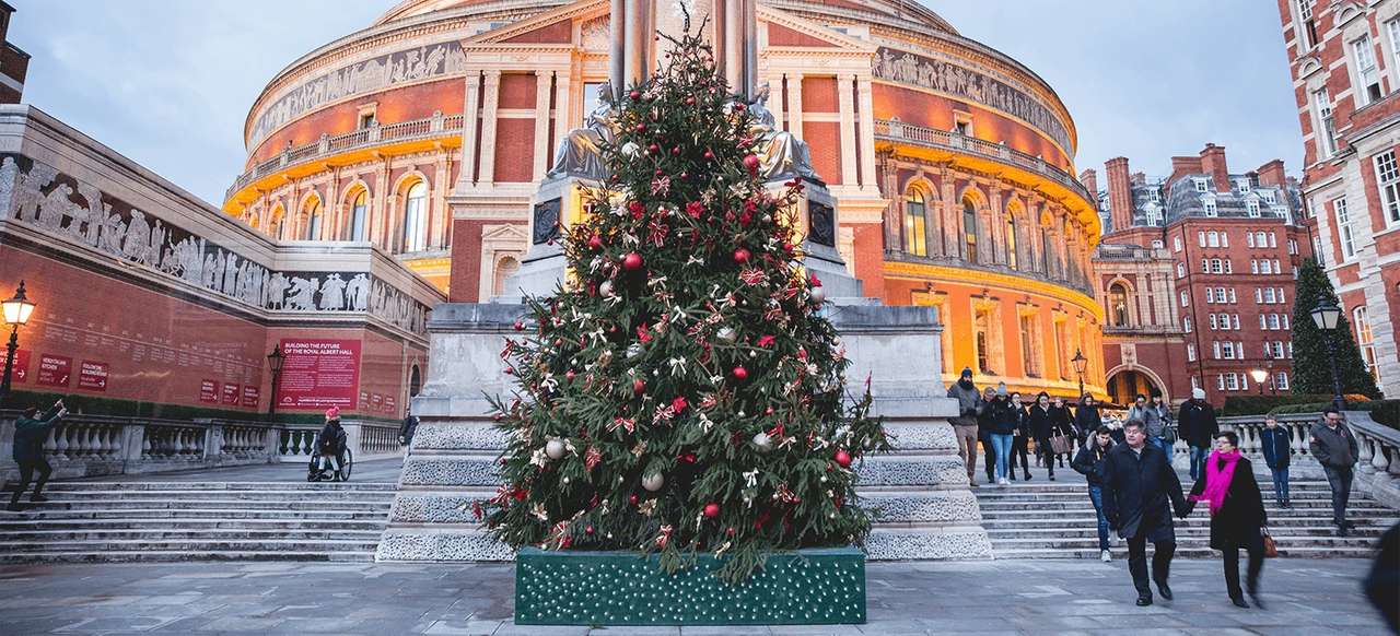 Рождественские украшения возле Королевского Альберт-Холла в Лондоне пазл онлайн