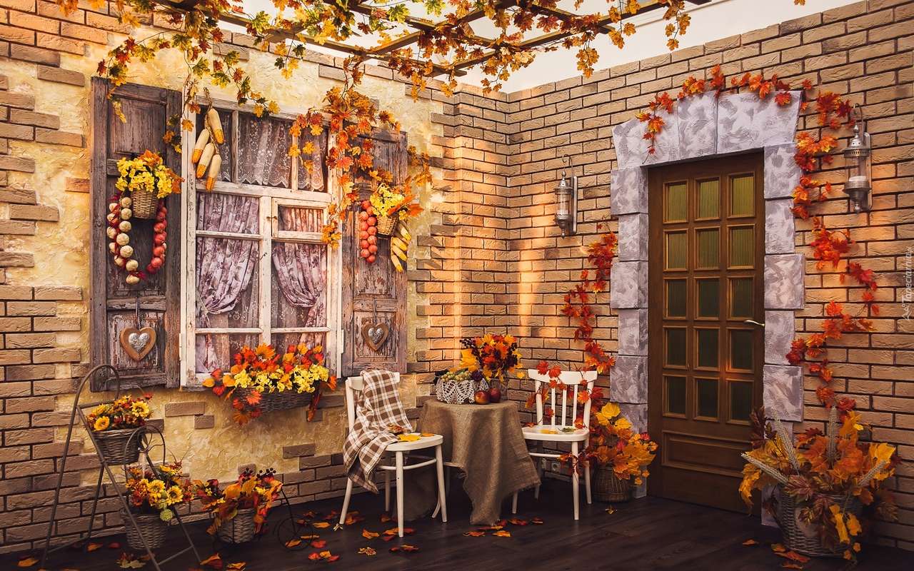 Egy ház őszi csodálatos dekorációval kirakós online