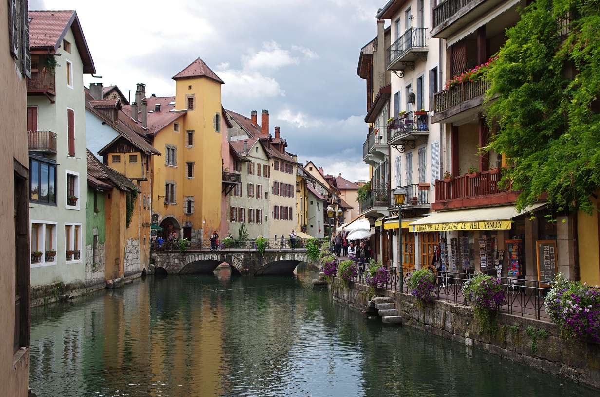 Old Annecy jigsaw puzzle online