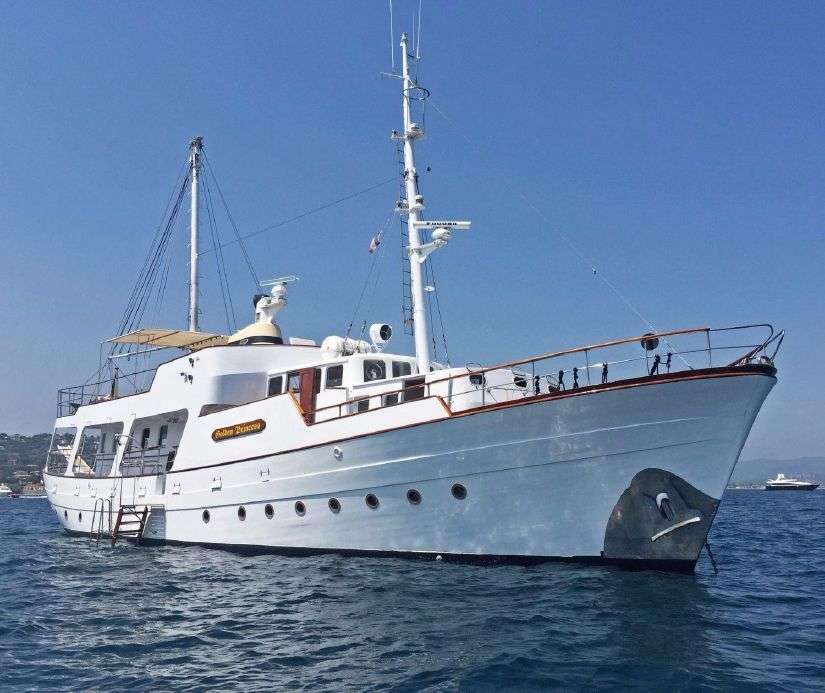 όμορφη μεσογειακή βάρκα παζλ online