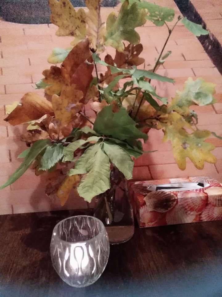 Осенний букет из листьев онлайн-пазл