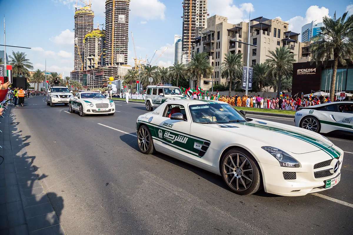 Εξωτικός στόλος αστυνομικών αυτοκινήτων του Ντουμπάι online παζλ