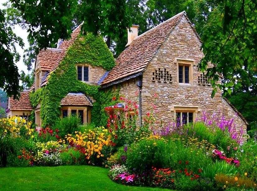 Dům obklopen květinami online puzzle
