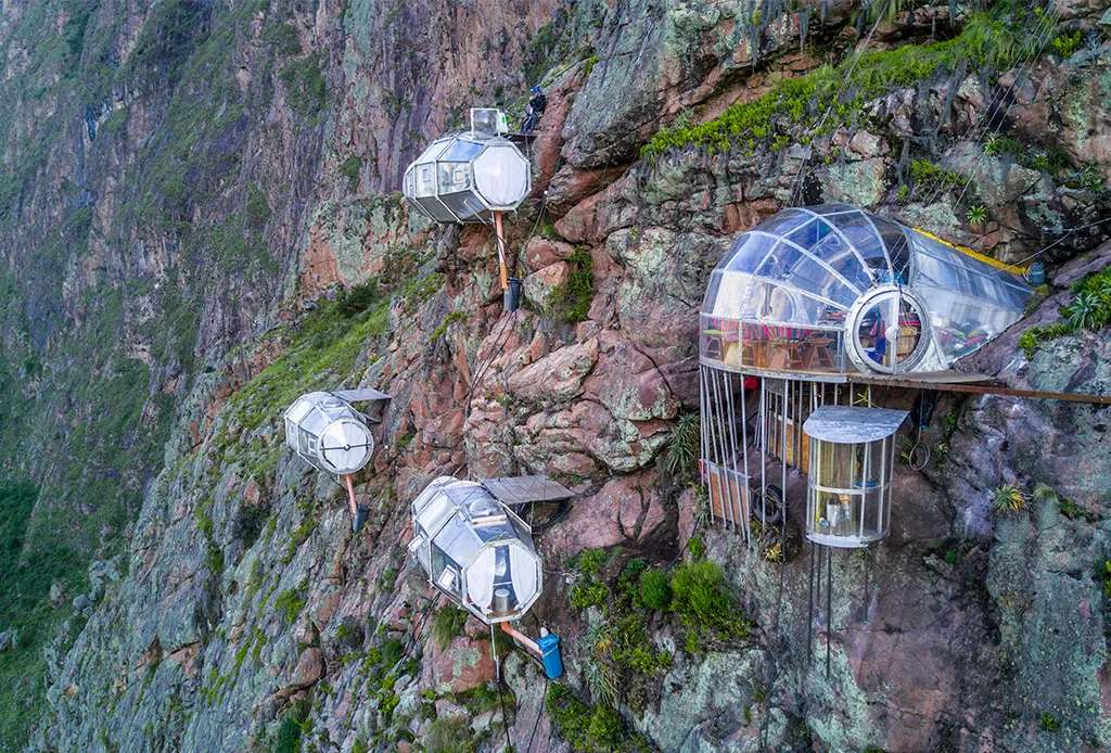 ペルーの岩の上のホテル ジグソーパズルオンライン