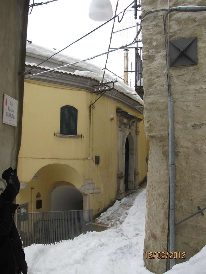 Calitri with the snow Palazzo Zampaglione B&B jigsaw puzzle online
