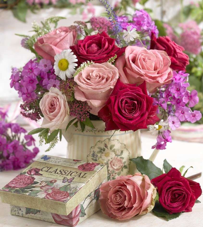 Цветни цветя във вазата онлайн пъзел