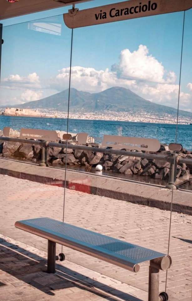 Bushaltestelle über Caracciolo Neapel Italien Online-Puzzle
