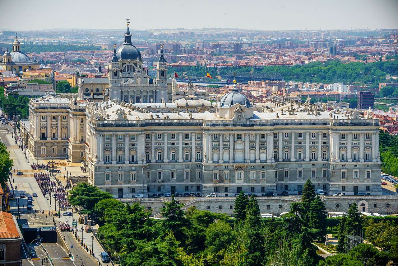 Королевский дворец в Мадриде онлайн-пазл