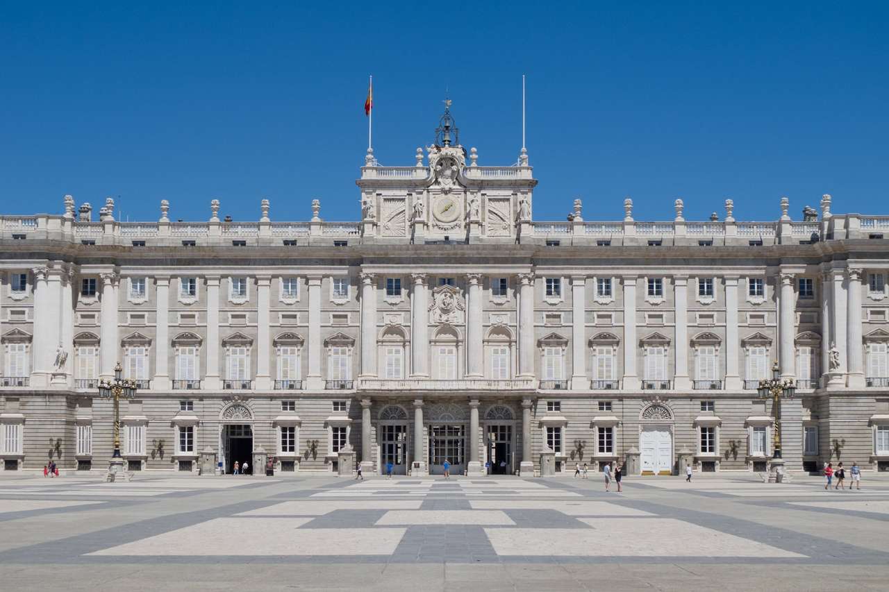Королевский дворец в Мадриде онлайн-пазл