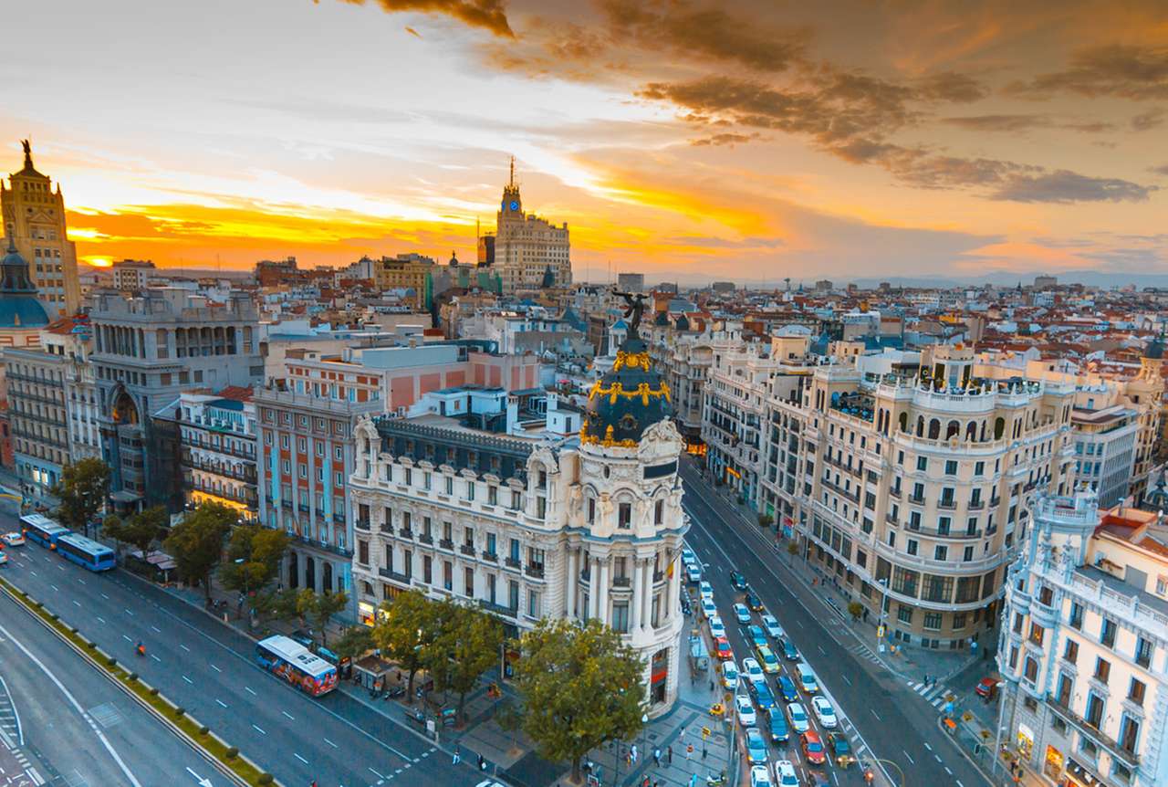 Център на Мадрид към небето онлайн пъзел