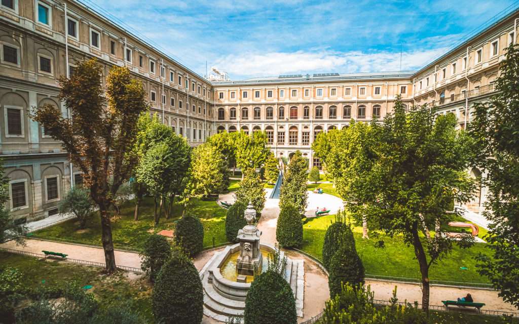 Museo de Arte Reina Sofia de Madrid rompecabezas en línea