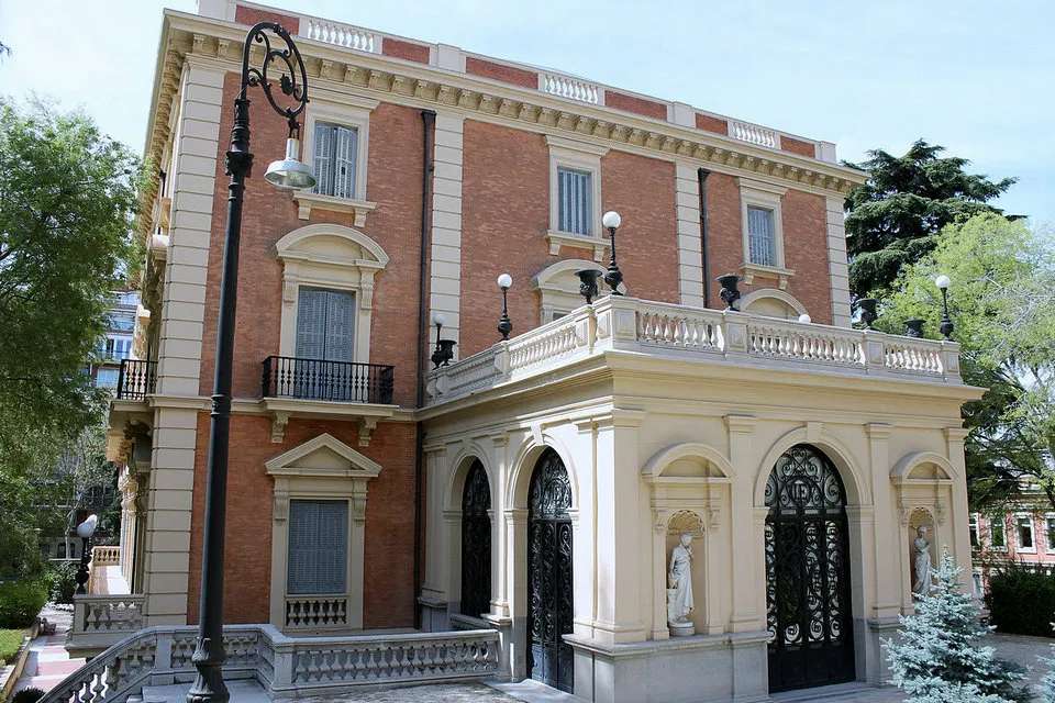 Музей в Мадрид Лазаро Галдиано онлайн пъзел