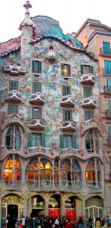 Barcelona Gaudi Haus Online-Puzzle