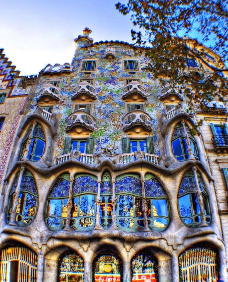 Barcelona Gaudi Haus Puzzlespiel online