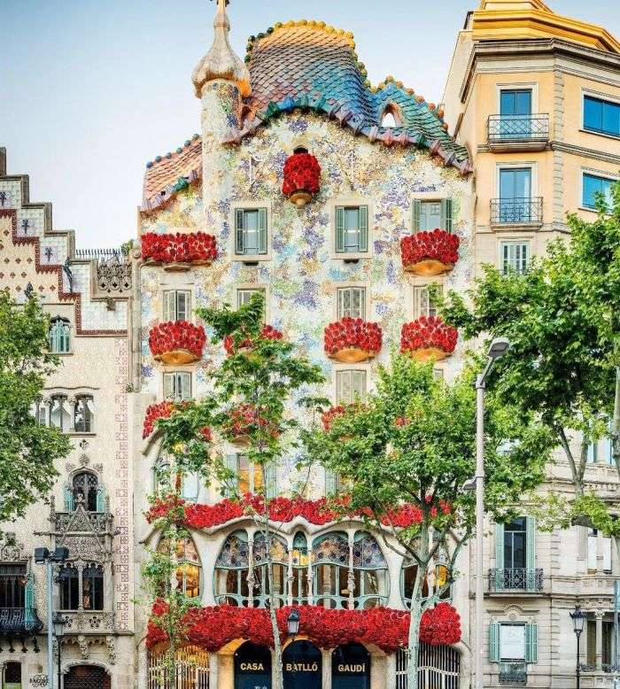 Barcelona Gaudi House Pussel online