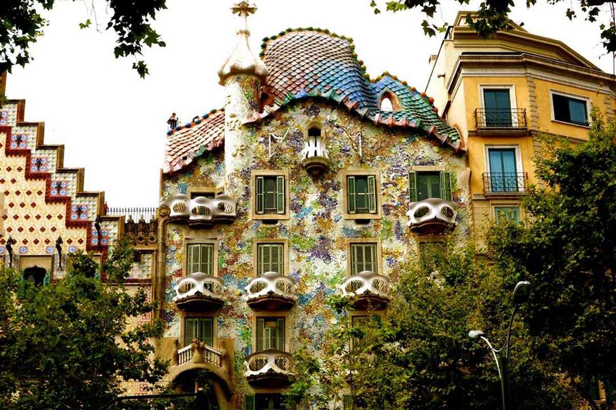 Барселона Дом Гауди онлайн-пазл