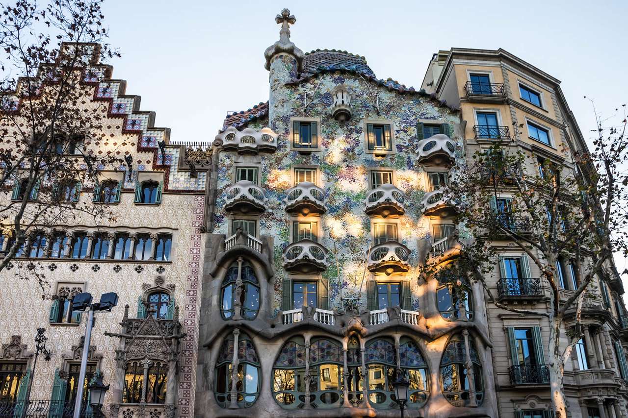 Будинок Гауді в Барселоні пазл онлайн