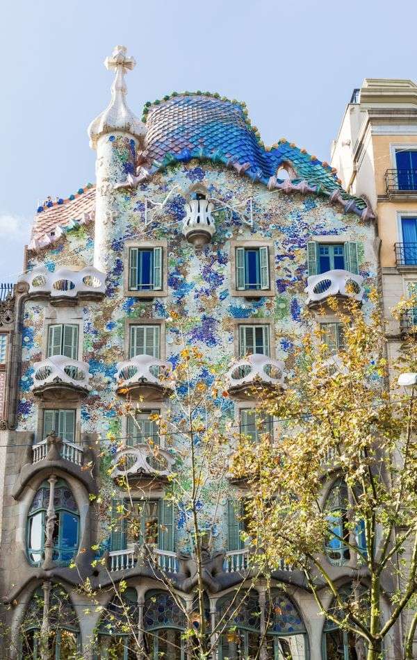 Barcelona Gaudi Haus Online-Puzzle