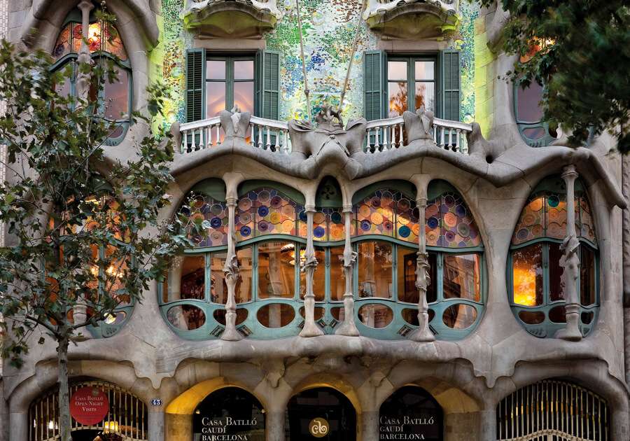 Barcelona Gaudi House puzzle online