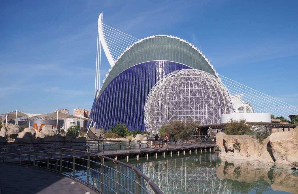 Хипермодерна сграда във Валенсия онлайн пъзел