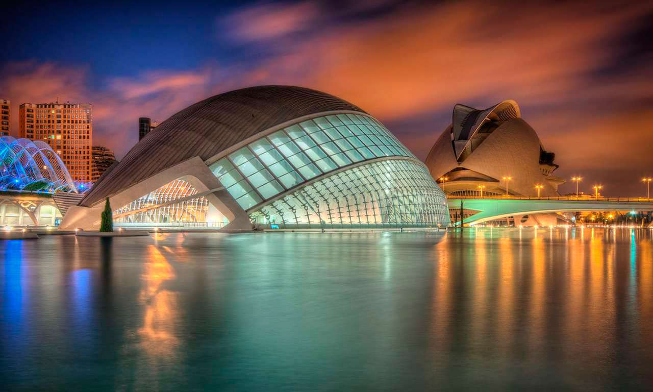 Гіперсучасні будівлі Валенсії онлайн пазл