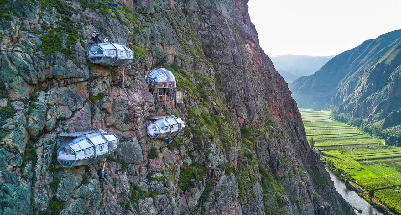 Hotels auf dem Felsen in Peru Puzzlespiel online