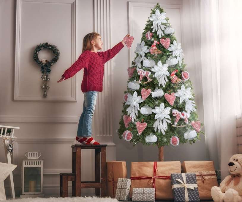 zdobení vánočního stromku skládačky online