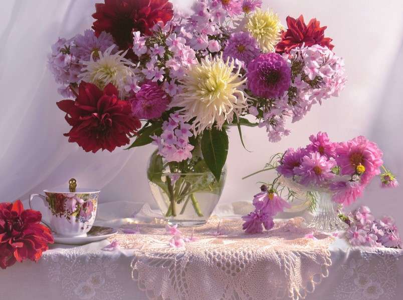 Färgglada blommor i vasen Pussel online