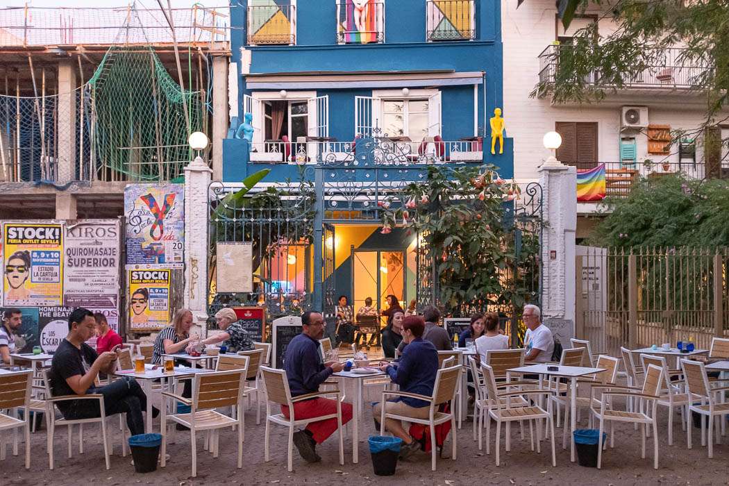 Café de la calle del centro de Sevilla rompecabezas en línea