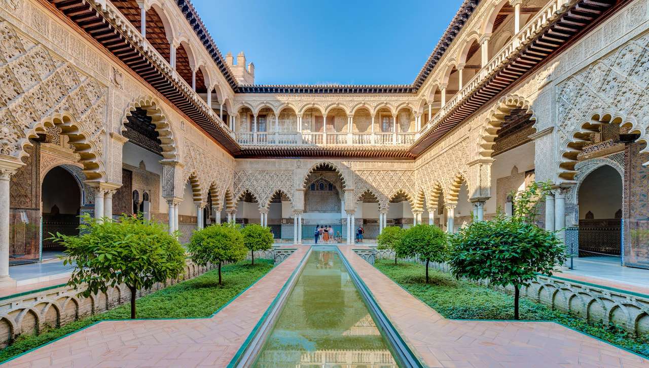 Pátio do complexo do palácio de Sevilha quebra-cabeças online