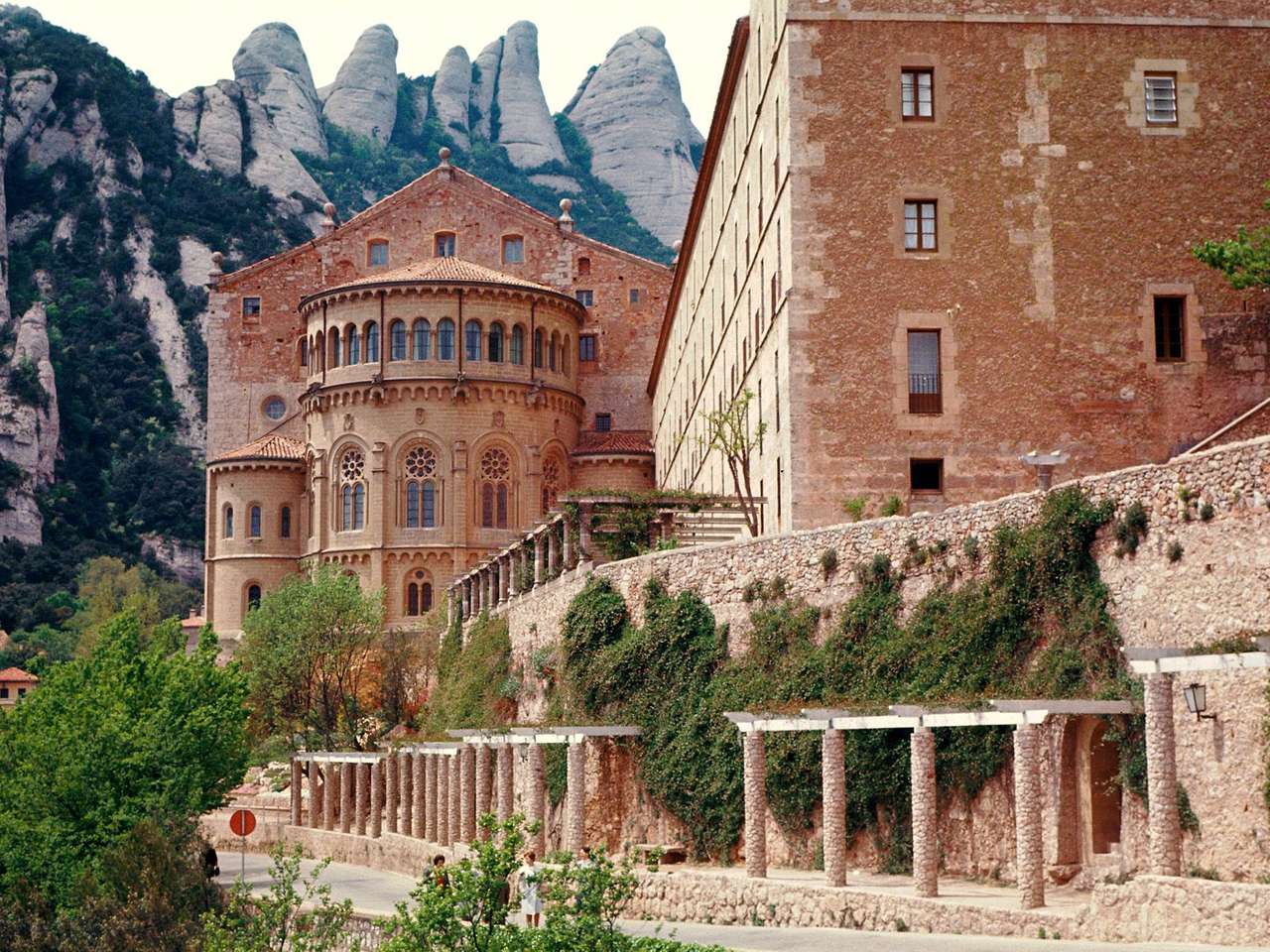 Klooster van Montserrat in Spanje legpuzzel online