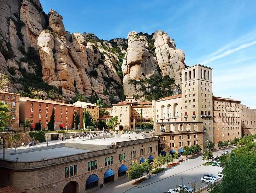 Montserrat kloster i Spanien Pussel online