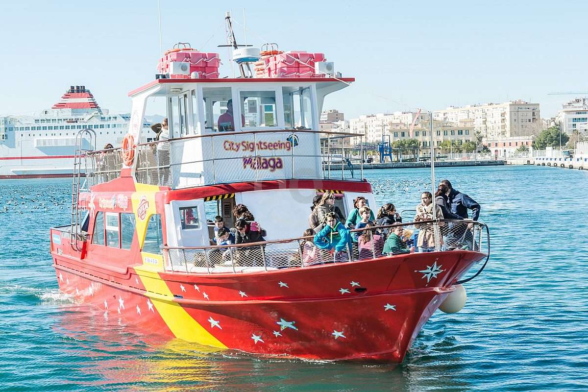 Разглеждане на Малага с лодка онлайн пъзел