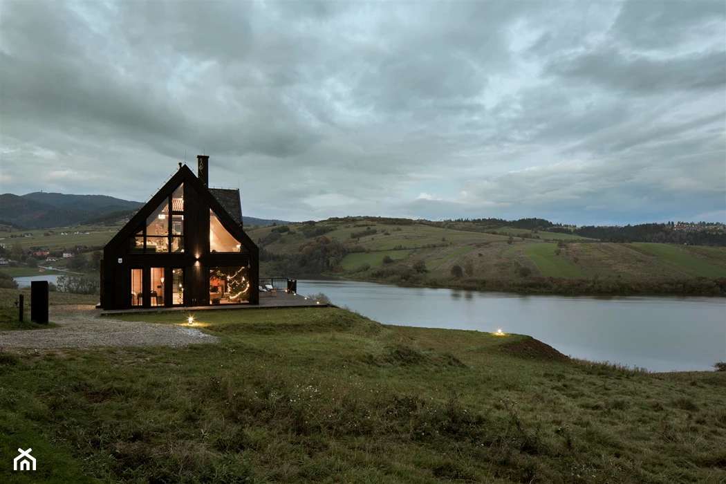 сучасний будинок на березі озера онлайн пазл
