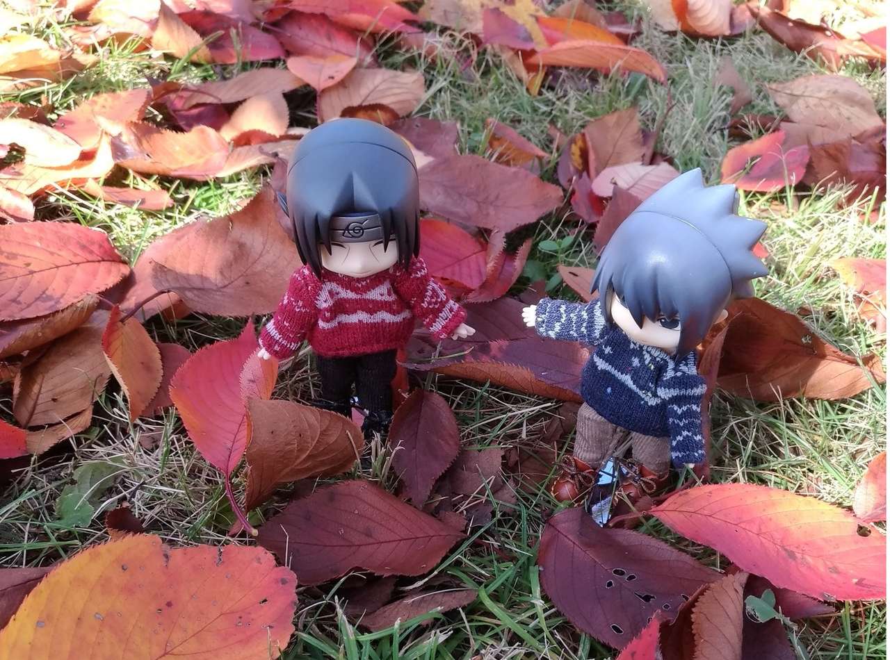 Itachi és Sasuke az őszi levelek között kirakós online