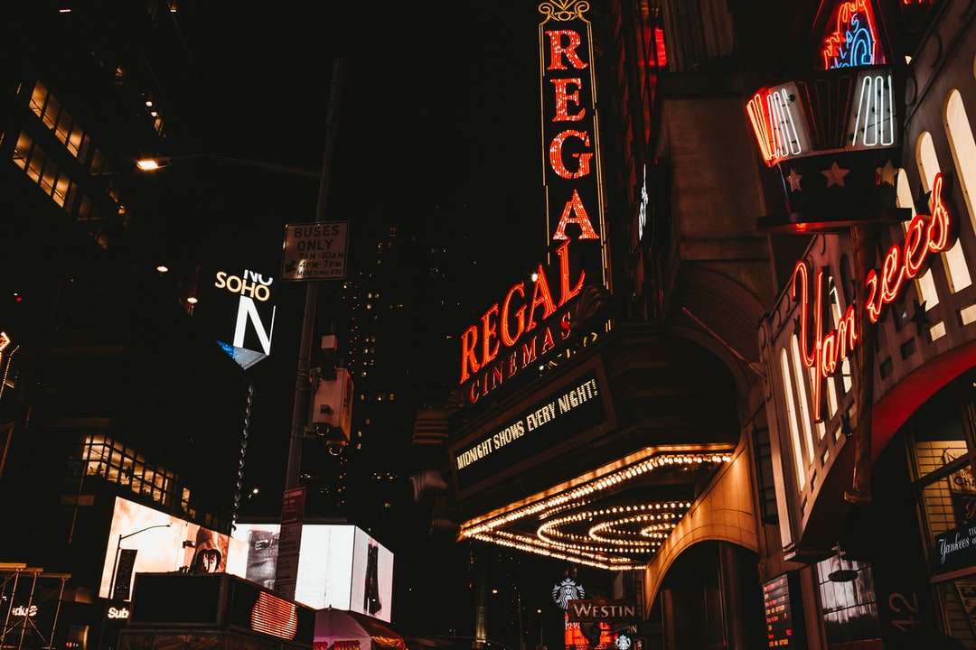 Regal Cinemas-byggnad Pussel online