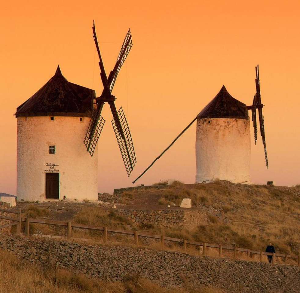 スペインのコンスエグラ風車 ジグソーパズルオンライン