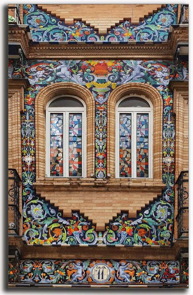 Fața ferestrei ornamentate din Sevilla puzzle online