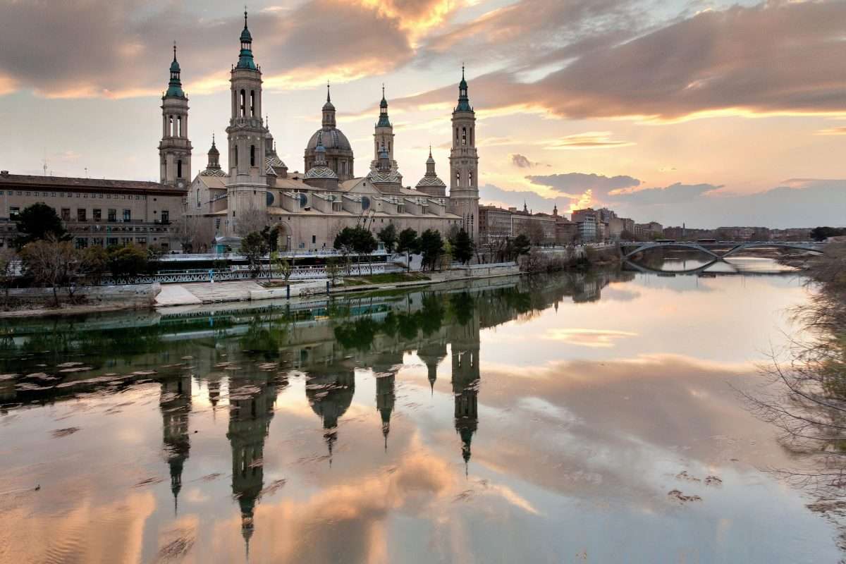 Město Saragossa ve Španělsku online puzzle
